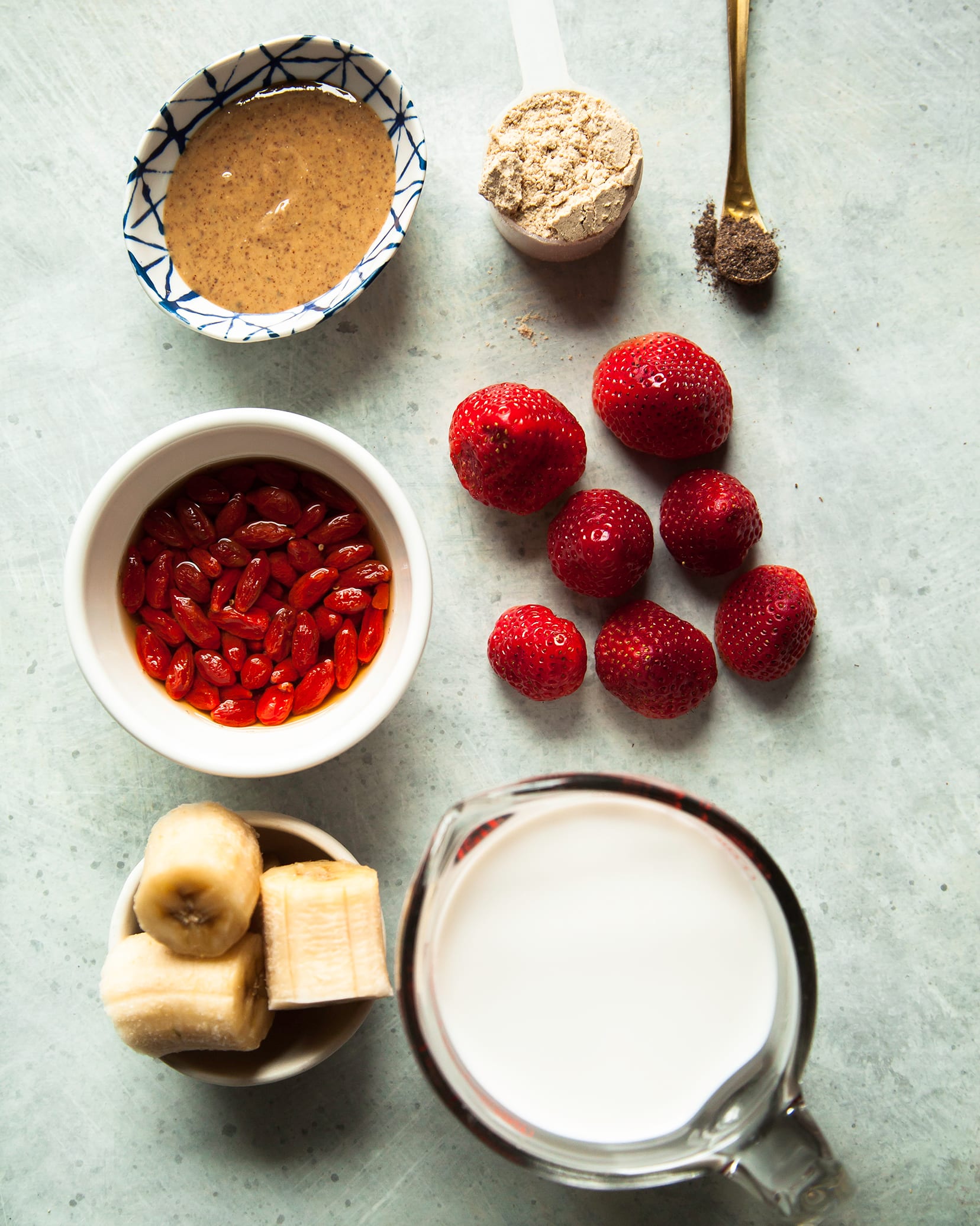 Spiced Strawberry & Goji Berry Smoothie | The First Mess