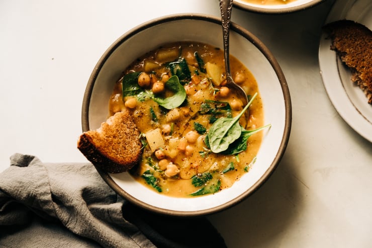 https://thefirstmess.com/wp-content/uploads/2021/10/lemony-chickpea-soup-spinach-potatoes-11-740x493.jpg