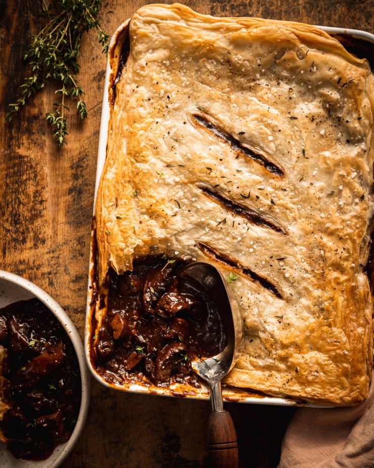 https://thefirstmess.com/wp-content/uploads/2021/11/vegan-mushroom-bourguignon-pot-pie-recipe-03-740x925.jpg